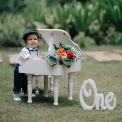 Another beautiful first birthday shoot, this time with little Charul looking dapper in his newsboy cap. The mini piano and "One" sign are some of my favorite props for creating a classic and celebratory feel for baby milestone sessions.