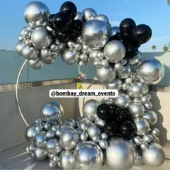 I use modern designs to create stunning photo backdrops. This premium ring decor features an organic arch of black and chrome silver balloons, perfect for adding a touch of contemporary elegance to birthdays, anniversaries, or corporate parties.