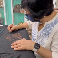 A beautiful glimpse from a previous bleach art workshop. Look at this super cool mushroom t-shirt a participant created. I love hosting private and corporate art events to spread the joy of creating.