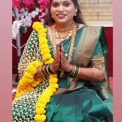 This client is wearing a traditional 'Tagar Shela' for her ceremony. The piece is a delicate net of jasmine buds, which I finished with a bright marigold border for a festive touch.