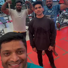 There is nothing better than the motivation that comes from your crew. Here are some of our members flexing and celebrating after a tough but rewarding group workout session.