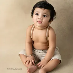 Adorable twin brothers during their sitter session. At ten months old, their individual personalities are on full display, making for fun and interactive portraits.