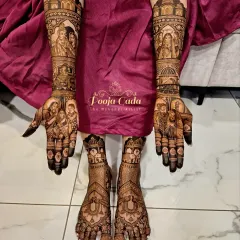 The deep, dark stain on this full bridal set enhances the intricate figurative work on both the hands and feet.