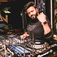 A clear shot of the Pioneer DJ Nexus 2 setup at Toyroom Mumbai. This is the gear you need to master, and this is the gear you'll learn on.