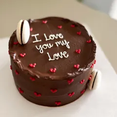 Another view of this romantic chocolate cake. It's a simple, heartfelt gesture for someone you love, available in all my healthy options.