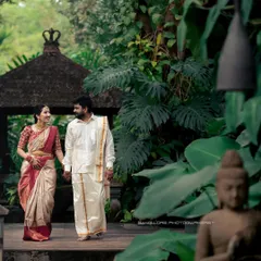 In the serene setting of a lush garden, this couple shares a quiet moment in their beautiful traditional attire. This post-wedding portrait shows how I capture cultural elegance and gentle affection, creating a timeless image that feels both regal and deeply personal.