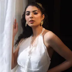 This is an example of the 'no-makeup' makeup look, ideal for editorial features where natural beauty is key. I created a dewy, glowing skin finish with subtly enhanced features and soft, natural hair to achieve an effortless, camera-ready style.