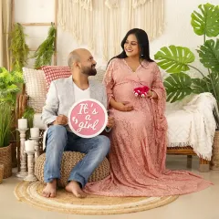 "It's a girl!" This couple uses one of our announcement signs to share their joy. We have a variety of props to help you make your big reveal.