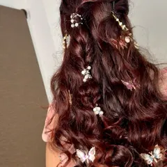 A close-up of the hair accessories used in this Mehendi look. I love adding these small details to make a hairstyle truly special.