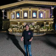 Arriving for my set at Goya Nightclub in Goa. I travel all over the country for gigs, bringing my signature party vibe to different cities and venues.
