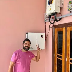 Nothing makes us happier than a satisfied customer. Here’s a homeowner in Haldwani, Nainital, thrilled with his new 5kW hybrid solar system that now protects his family from frequent power cuts.