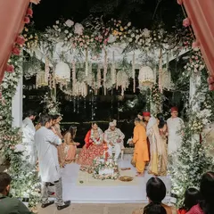 A glimpse of Ridhi and Prashanth's wedding ceremony at The Tamarind Tree. The mandap, adorned with pastel florals and hanging kaleeras, was a beautiful fusion of contemporary elegance and traditional charm.
