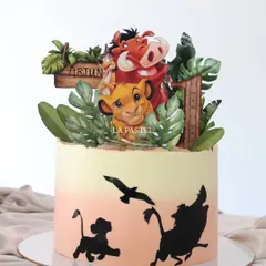 Hakuna Matata! I absolutely love making fandom cakes, and this Lion King design was so much fun. It features a beautiful sunset gradient, character silhouettes, and a vibrant topper with Simba, Timon, and Pumbaa for a birthday adventure.