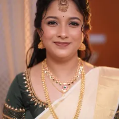 This is a perfect example of my signature subtle makeup style. For this Kerala bride's muhurtham, I focused on creating a dewy, 'glass skin' finish that looks fresh and natural, enhancing her features without feeling heavy.