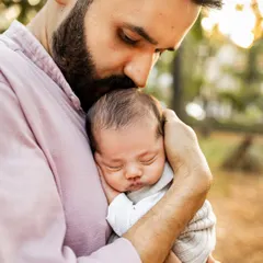 There's something magical about the golden hour light, especially when it's wrapping a new father and his baby in warmth. This tender moment, a quiet kiss on the forehead, shows the deep, instant bond that I feel so privileged to witness and photograph during my outdoor newborn sessions.