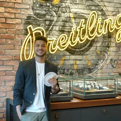 A photo from my performance at the Breitling boutique. Associating with luxury brands like this is a key part of my work, ensuring the entertainment matches the elegance of the event.