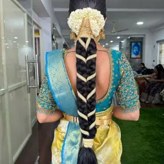 A modern take on the traditional braid, this style uses a woven ribbon technique to create a beautiful pattern, finished with a classic jasmine circlet.