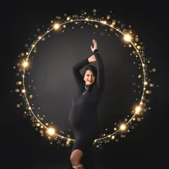We added a touch of sparkle to this glamorous maternity shot. The golden ring of light perfectly frames the mom-to-be, celebrating her second journey into motherhood.