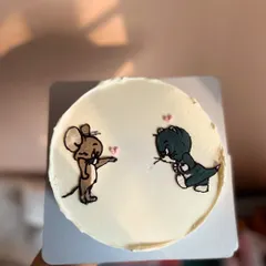 A nostalgic Tom and Jerry cake. I hand-piped the classic characters onto a smooth vanilla buttercream base, perfect for an anniversary or a fan of the cartoon.
