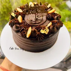 For the ultimate chocolate lover, my Belgian chocolate cake is pure heaven. It features a rich, dark chocolate sponge, silky chocolate ganache, and is decorated with chocolate piping, almond slivers, and a touch of gold leaf.