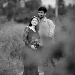 An outdoor maternity story in black and white. This style adds a timeless, romantic feel, focusing on the emotion and the beautiful natural surroundings.