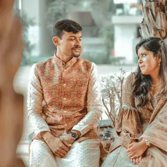 A quiet, shared glance between a couple during their engagement event. My goal here was to capture the subtle, unspoken communication that defines a relationship, using a natural setting to enhance the candid feel.