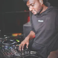 Focused on the mix during a set. Each session with me is packed with practical insights drawn from years of professional experience behind the decks.