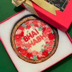 A look inside the gift box at the "Bhai Bhabhi" Rakhi candle. The protective foam and beautiful presentation ensure this special gift arrives perfectly.
