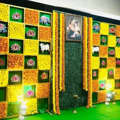 Another angle of the popular marigold checkerboard backdrop, showing the dimension and texture of the fresh flowers.