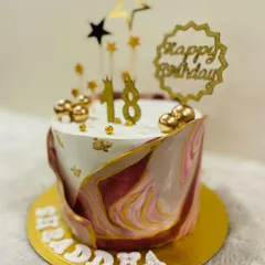 A chic and modern cake to celebrate an 18th birthday. This design features a beautiful maroon and gold marble effect, topped with stars for a touch of glamour.