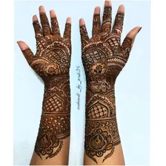 A beautiful way to commemorate the big day. This design includes the wedding date, "3 NOVEMBER 2022," cleverly woven into the intricate patterns on the bride's arm.