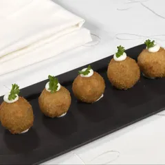 Our classic croquettes, perfectly fried to a golden brown and topped with a dollop of aioli. A simple, comforting, and delicious tapa.