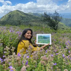 Me with my painting in the middle of the beautiful purple-blue flowers. It's a joy to combine my love for nature and art.