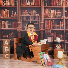 For all the little wizards out there, I create a magical Harry Potter world right in my studio. From the Gryffindor scarf to the spell book, every detail is set for an enchanting photoshoot experience.