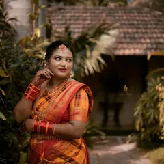 A wider shot from the same outdoor session, this image shows how we use the environment to frame our subjects. The traditional house and lush greenery provide a perfect, authentic backdrop for this classic portrait pose.