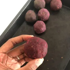 Holding a Follicular Phase seed ball, rich in lignans and zinc from flax and pumpkin seeds to help modulate estrogen levels.
