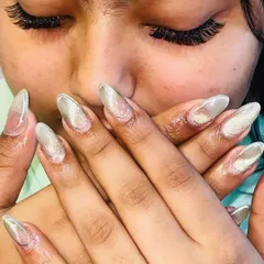 This client took advantage of the nail and lash deal, getting a stunning silver cat eye manicure and a new set of lashes.