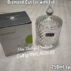 My 250 ml diamond-cut glass jar, shown here with its original packaging. This is a high-quality glassware item that adds a touch of luxury to your candles.