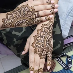 A clean and modern take on the classic mandala. This symmetrical design is perfect for someone who wants an elegant and eye-catching piece without full hand coverage. The delicate work on the fingers completes the look.