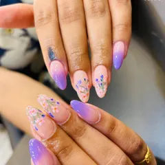 We combined two trends in one with this beautiful set. It features a soft lavender-to-nude ombre base on almond-shaped extensions, with delicate, hand-painted floral art on select nails for a touch of whimsical elegance.