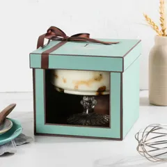 A gift so good, you wouldn't want to exchange it. Our Tiffany blue window box perfectly frames the dessert inside, creating an enticing preview of the treat.