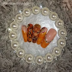 Another view of the complete 3D leopard-themed set, displayed on a decorative plate.