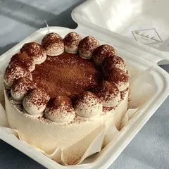 My Baileys Tiramisu bento cake is a rich and decadent treat for two. It features coffee-soaked sponge and creamy Baileys-infused mascarpone, finished with a dusting of cocoa powder.