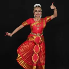 This is Aditri after her makeup. We often find that the transformation for the stage brings out a new confidence in the students, and she reminded us of a film actress here.