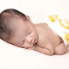 A touch of angelic charm for your little one. We use soft, baby-safe props like these tiny wings to add a whimsical feel to the newborn session while keeping the focus on your sleeping baby.