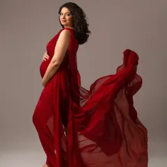 The power of red. This color represents so much strength and love, and this mama-to-be wore it with such confidence. A bold choice for a bold and beautiful journey.