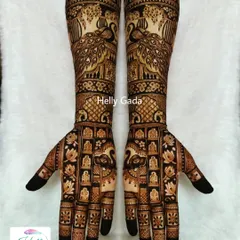 Royal bridal mehndi can be absolutely stunning even without figures. This design proves it, with majestic peacocks, elephants, and swans set against a backdrop of complex traditional patterns.