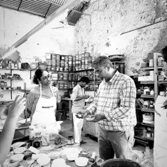 In our masterclasses, theory and practice go hand in hand. I believe in showing, not just telling, as I explain the properties of different glaze materials to a student.