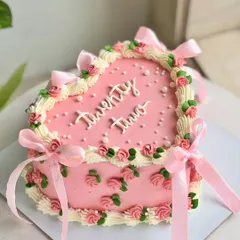 Turning twenty-two never looked this pretty. This vintage-inspired heart cake is full of delicate details, from tiny buttercream roses and pearls to soft satin bows, serving main character energy for your special day. 🌸