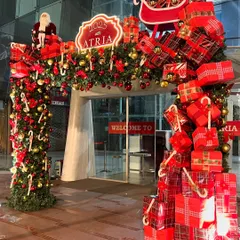 The welcome arch for the Atria Mall was designed to be a spectacle in itself. I created an archway overflowing with festive garlands, candy canes, and a cascade of wrapped gift boxes, topped with Santa's sleigh for a playful touch.